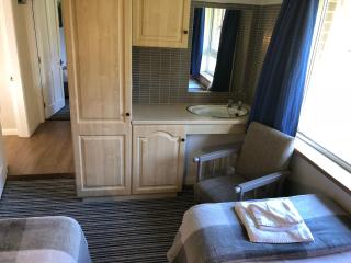 Manor House Marine & Cottages - 5