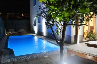 Luxury apartment with private pool - 9