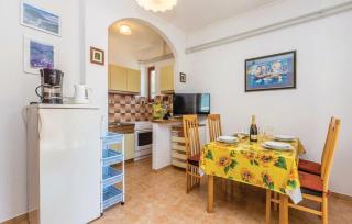 Apartments with parking space Cres - 16178 - 1