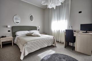 Rouge Hotel International - 8