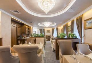 Residence City Garden - Certificate of Excellence Top 10 BEST Five-Stars City Hotels for 2024 awarded by HTIF - 4