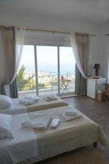 Akrotiri Hotel - 3