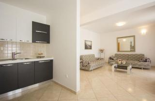 Seaside apartments with a swimming pool Okrug Gornji, Ciovo - 5960 - 4