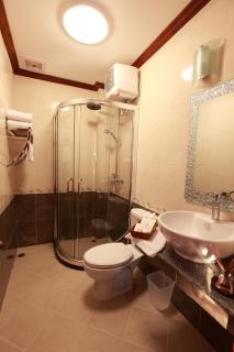 Manorom Boutique Hotel - 3