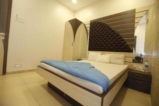 Hotel Al Moazin - Mumbai - 8