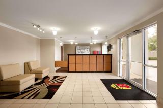 Super 8 by Wyndham Lake Charles Northeast - 8