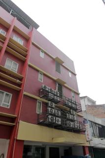 RedDoorz Plus near Galaxy Bekasi - Bekasi - 7
