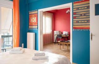 "Casa de colores", next to the metro - Athènes - 1