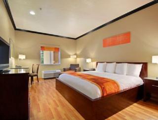 Days Inn & Suites by Wyndham Marquez - 4