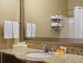Days Inn & Suites by Wyndham Marquez - 2