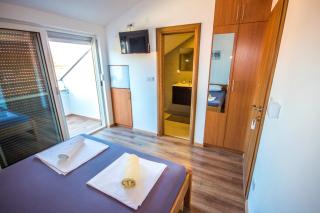 Apartments and Rooms Skalinada - Murter - 7