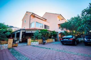 Apartments and Rooms Skalinada - Murter - 0