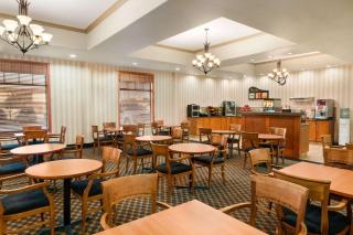 Days Inn & Suites by Wyndham Edmonton Airport - 4