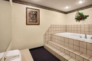 Travelodge by Wyndham Fort Scott - Fort Scott - 5