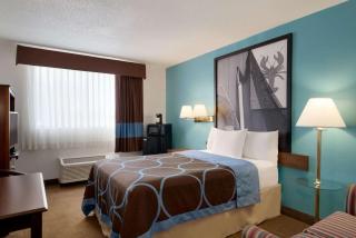 Super 8 by Wyndham Portland/Westbrook Area - Westbrook - 1