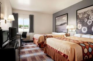 Super 8 by Wyndham Holton - Holton - 1