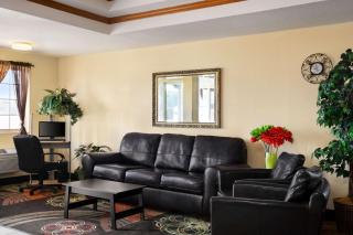 Super 8 by Wyndham Holton - Holton - 8