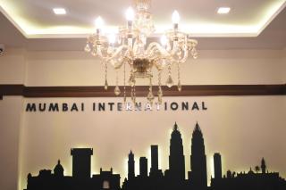Hotel Mumbai International - Bombay - 9
