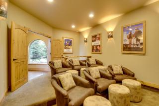 Whispering Pines Lodge: 11 Bedroom - 8
