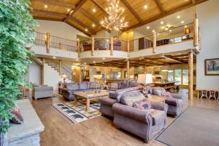 Whispering Pines Lodge: 11 Bedroom - 7