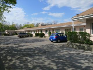 Clarkson Village Motel, 1815 Lakeshore Rd West Mississauga - Mississauga - 9
