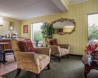 Econo Lodge Inn & Suites - Lugoff - 4