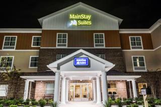 MainStay Suites Hackberry Sportsman's Lodge - 9