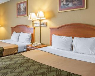Econo Lodge - 9