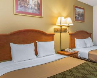 Econo Lodge - 8