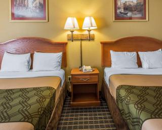 Econo Lodge - 6
