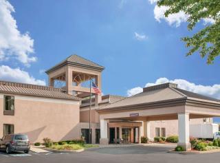 Quality Inn & Suites Near Amish Country - Rushville - 0