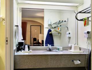 Super 8 by Wyndham Grand Prairie Southwest - Grand Prairie - 8