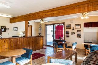 Econo Lodge - Eagle Nest - 5