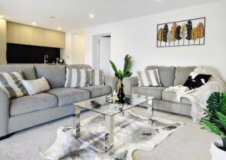 Executive Living in Bluewater - Queenstown - 7