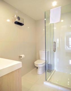 Executive Living in Bluewater - Queenstown - 1