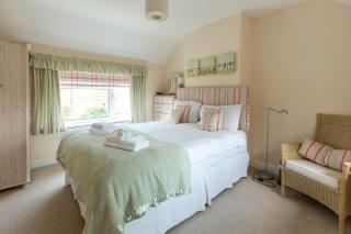 18 Pilgrim’s Way - 3