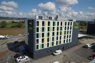 B&B HOTEL Zürich Airport - Rümlang - 9