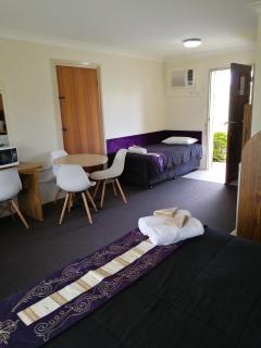 Lakeside Lodge Motel - 3
