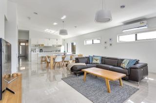 Diamond Bay Beach House: brand new - 6