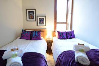 JOIVY Classic Apt with Castle Views in Old Town - Edinburgh - 6