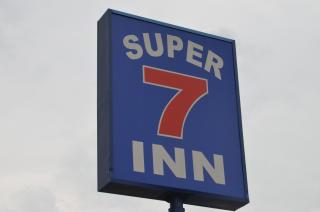 Super 7 Inn - 2