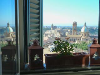 Casa tipica siciliana patronale home BedandBreakfast TreMetriSoprailCielo Camere con vista, colazione interna in terrazzo panoramico - Caltagirone - 0