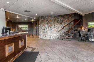 Quality Inn & Suites at Coos Bay - 3