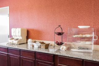 Bridgeway Inn & Suites - 1