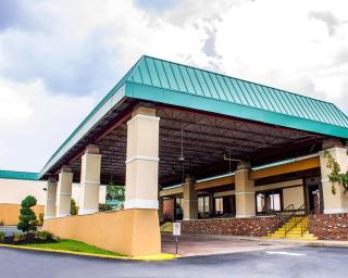 Wilkes-Barre Inn & Suites - Wilkes-Barre - 0