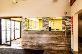 Econo Lodge - Watertown - 5