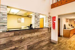 Econo Lodge - Watertown - 4