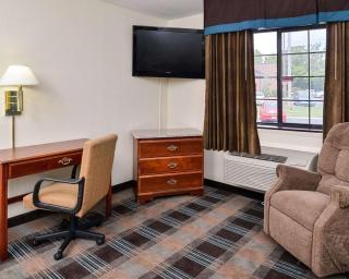Econo Lodge Inn & Suites Shelbyville - 1