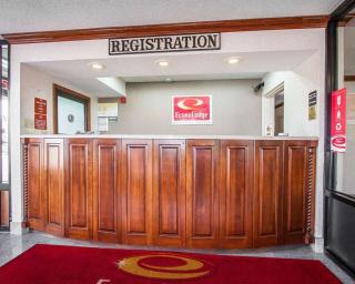 Econo Lodge - 2