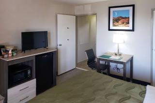 Quality Inn Airport East - 3